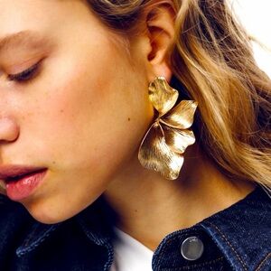 ZARA EMBOSSED GOLDEN FAN EARRINGS NWT